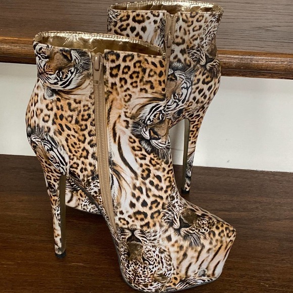 🎯FINAL SALE🎯 Tiger Print Platform Ankle Boots, J0591 - Picture 10 of 10